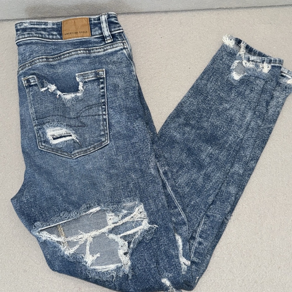 American Eagle Outfitters Distressed Blue Jeans